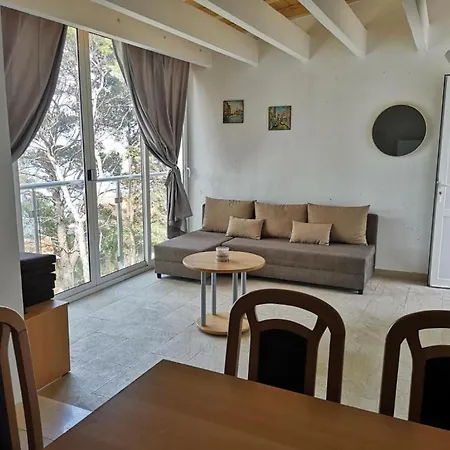 - Comfort Two-bedroom D6 Apartment