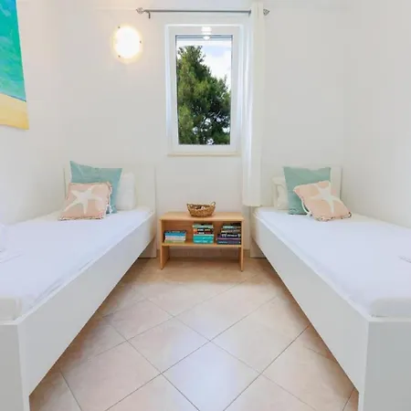- Comfort Two-bedroom D6 *