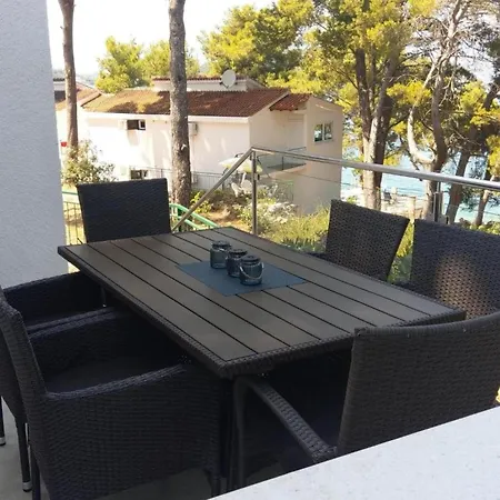 - Comfort Two-bedroom D6 *