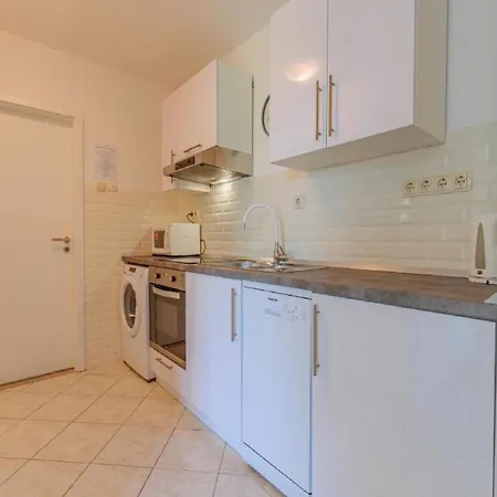 - Comfort Two-bedroom D6 *
